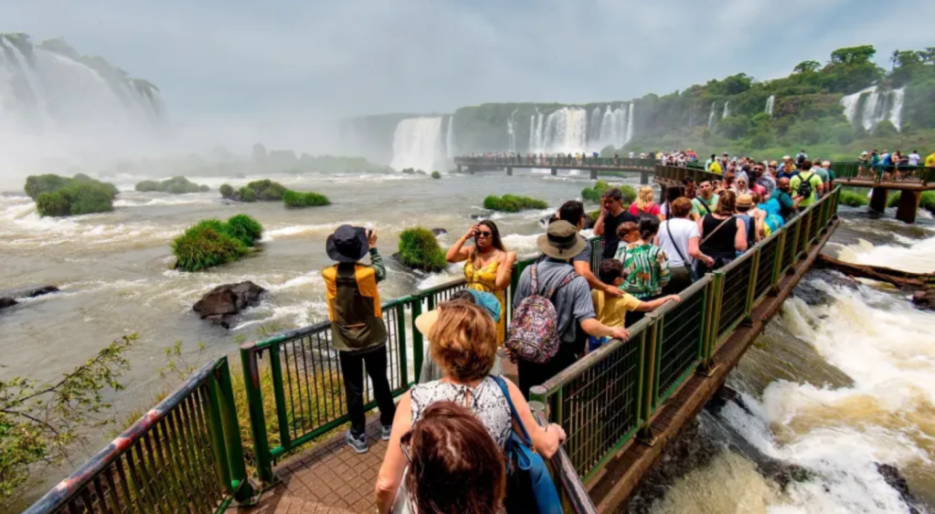 Con más de un millón de turistas viajando en el país, el fin de semana largo dejó $249.370 millones en gastos que impulsaron las economías&nbsp;locales